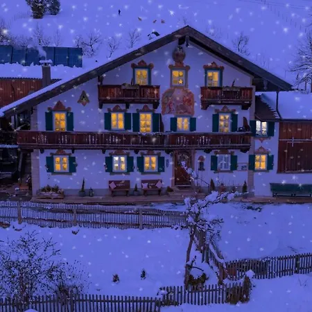 Haus Holler Apartman *